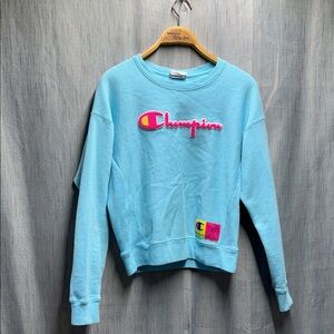 Champion Women's Light Blue Crew Neck Sweater size small